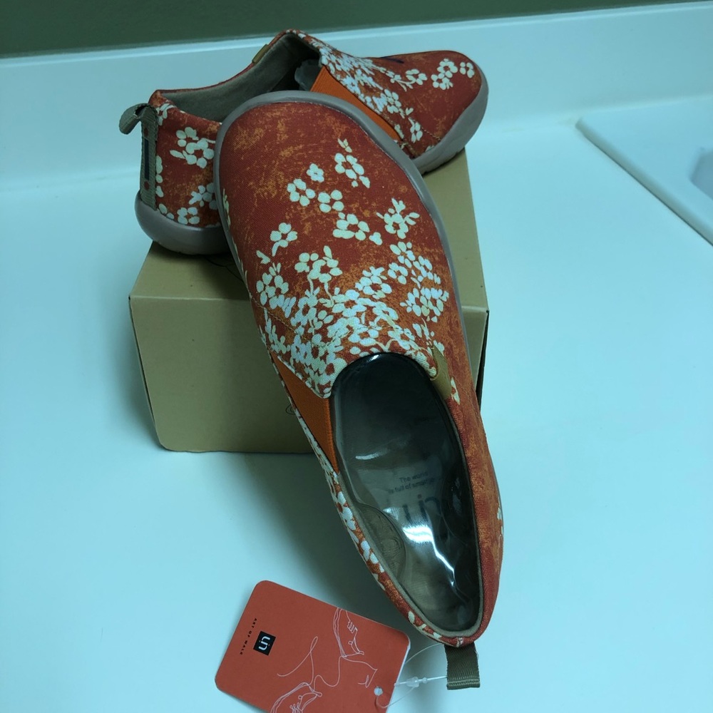 UIN SAKURA Women Art Painted Walking Shoes